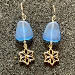 Blue w/silver metal flower earrings